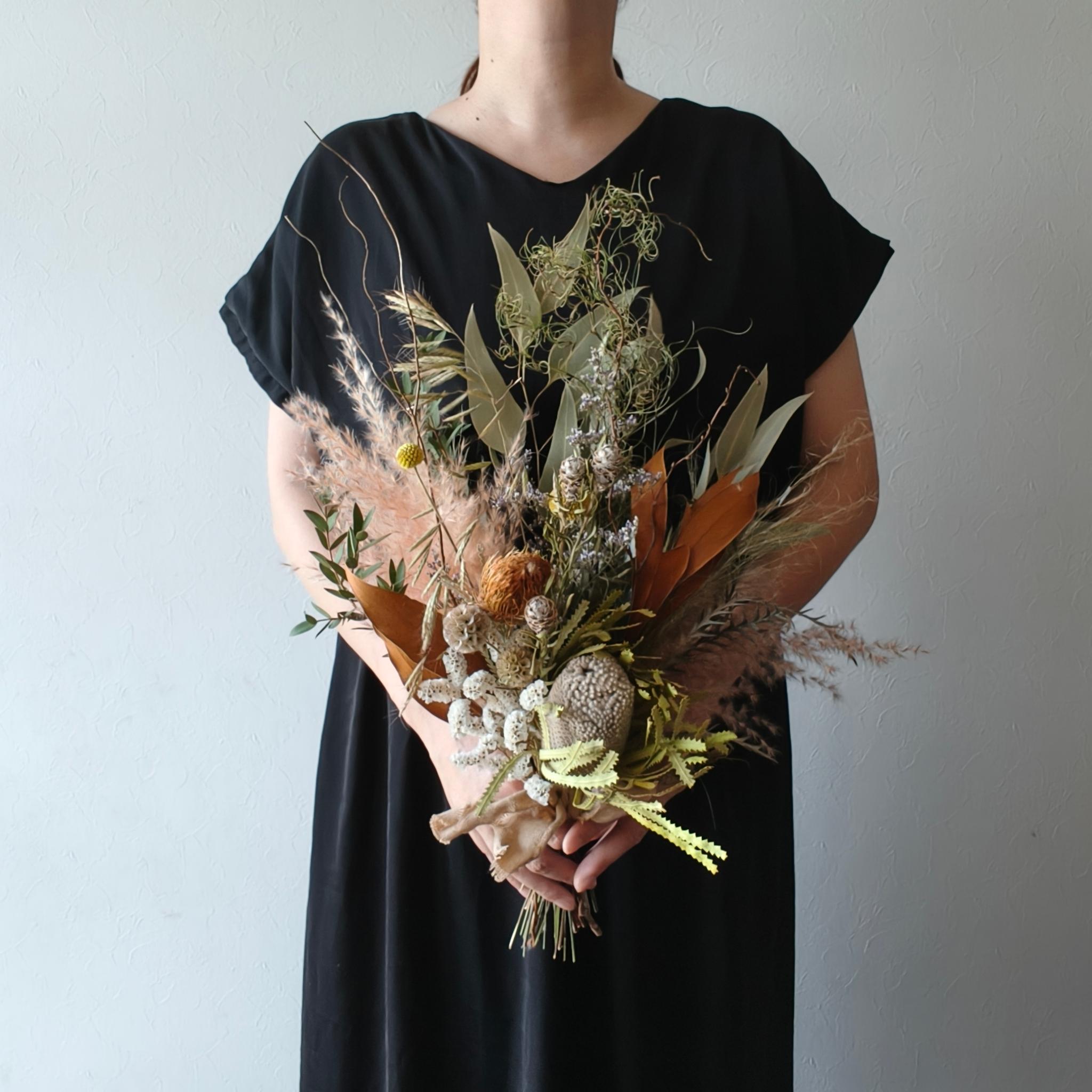 ワイルドフラワーのドライフラワースワッグブーケ ウェディングブーケ前撮り 和装 インテリア ユーカリ バンクシア リース | 15枚目